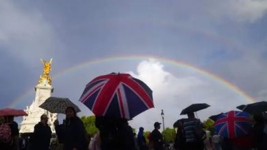 Photo of VIDEO Double Rainbow Appears Over Buckingham Palace On Queen Elizabeth Death